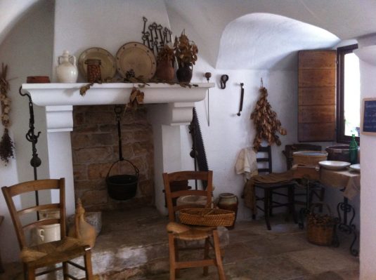 interior_of_trullo_sovrano_wikimedia_commons